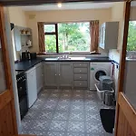 Дом отдыха Sea View 1-bed Sleeps 2 W Private Garden Скибберин