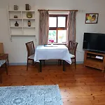 Sea View 1-bed Sleeps 2 W Private Garden
