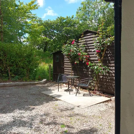 Sea View 1-bed With Private Garden * 스키버렌