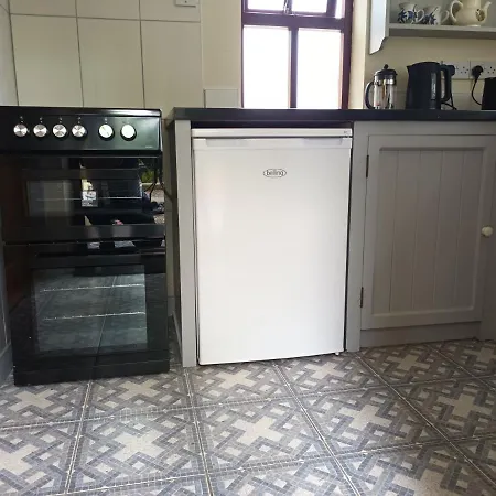 Sea View 1-bed Sleeps 2 W Private Garden