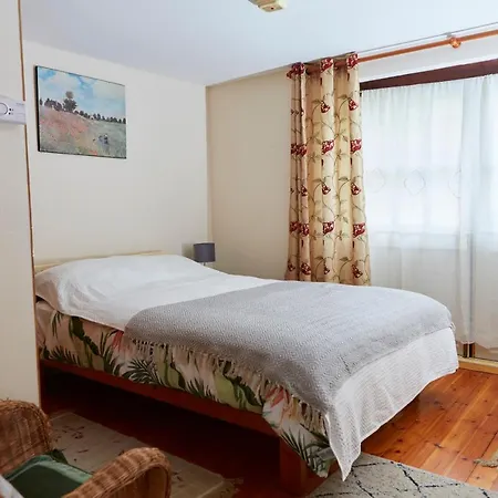 Sea View 1-bed Sleeps 2 W Private Garden *