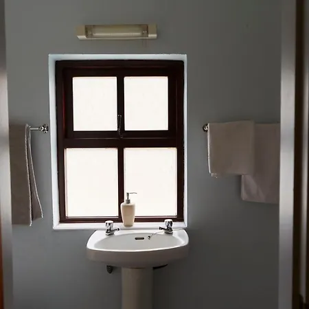 Sea View 1-bed Sleeps 2 W Private Garden