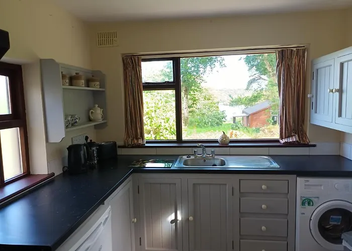 Sea View 1-bed Sleeps 2 W Private Garden Hébergement de vacances *