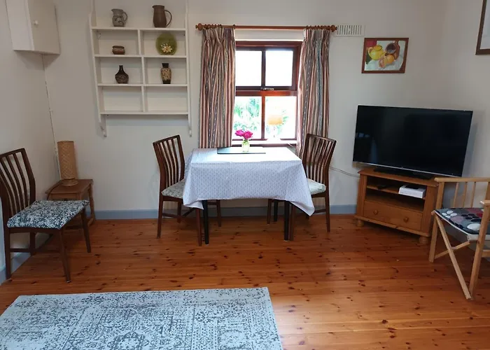 Sea View 1-bed Sleeps 2 W Private Garden