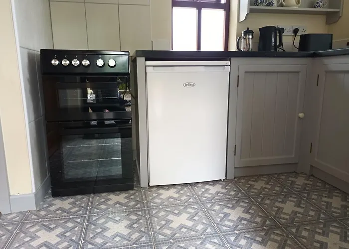 Sea View 1-bed Sleeps 2 W Private Garden