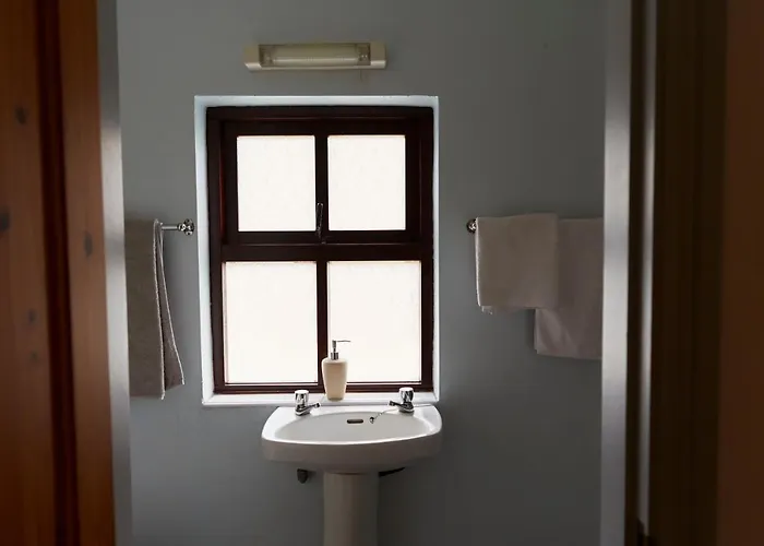 Sea View 1-bed Sleeps 2 W Private Garden